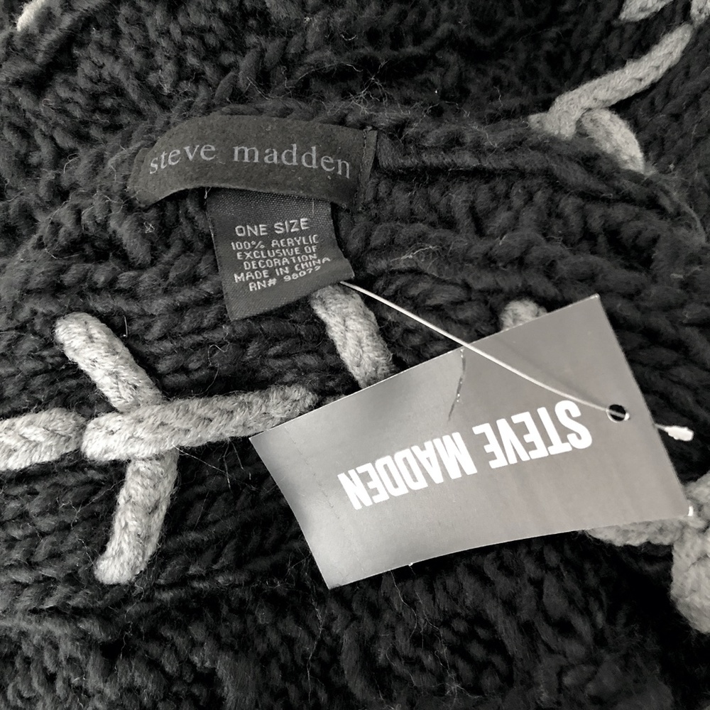 Steve Madden Chunky Chevron Laced Muffler Scarf - Picture 5 of 5